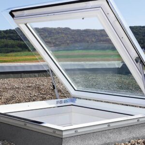 Плоские зенитные фонари на крышу Velux и Fakro